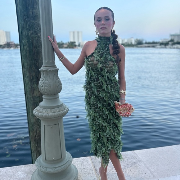 Like brand new wore 1 time for photos dress - Picture 2 of 3